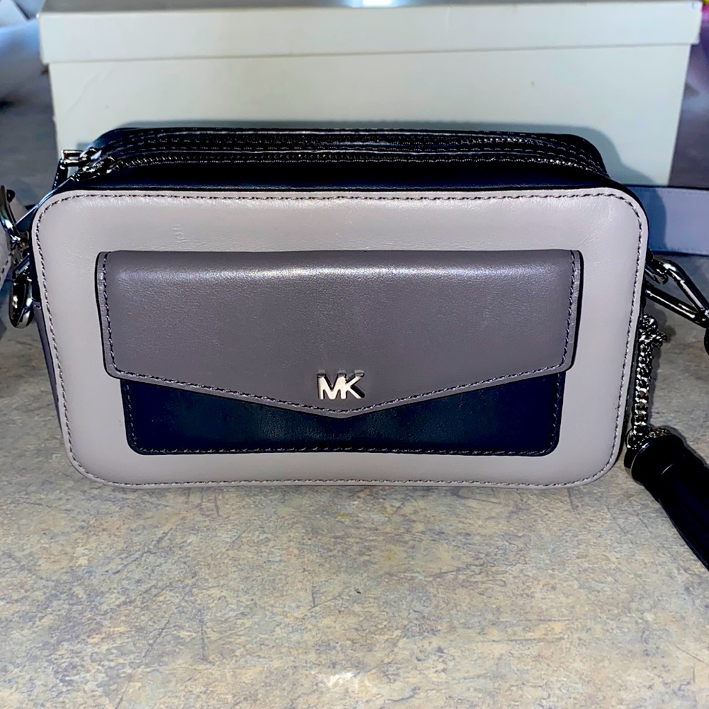 Really cute small crossbody Michael Kors grey bag! Rare find!